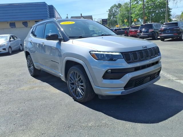 Used 2023 Silver Jeep Limited image 2