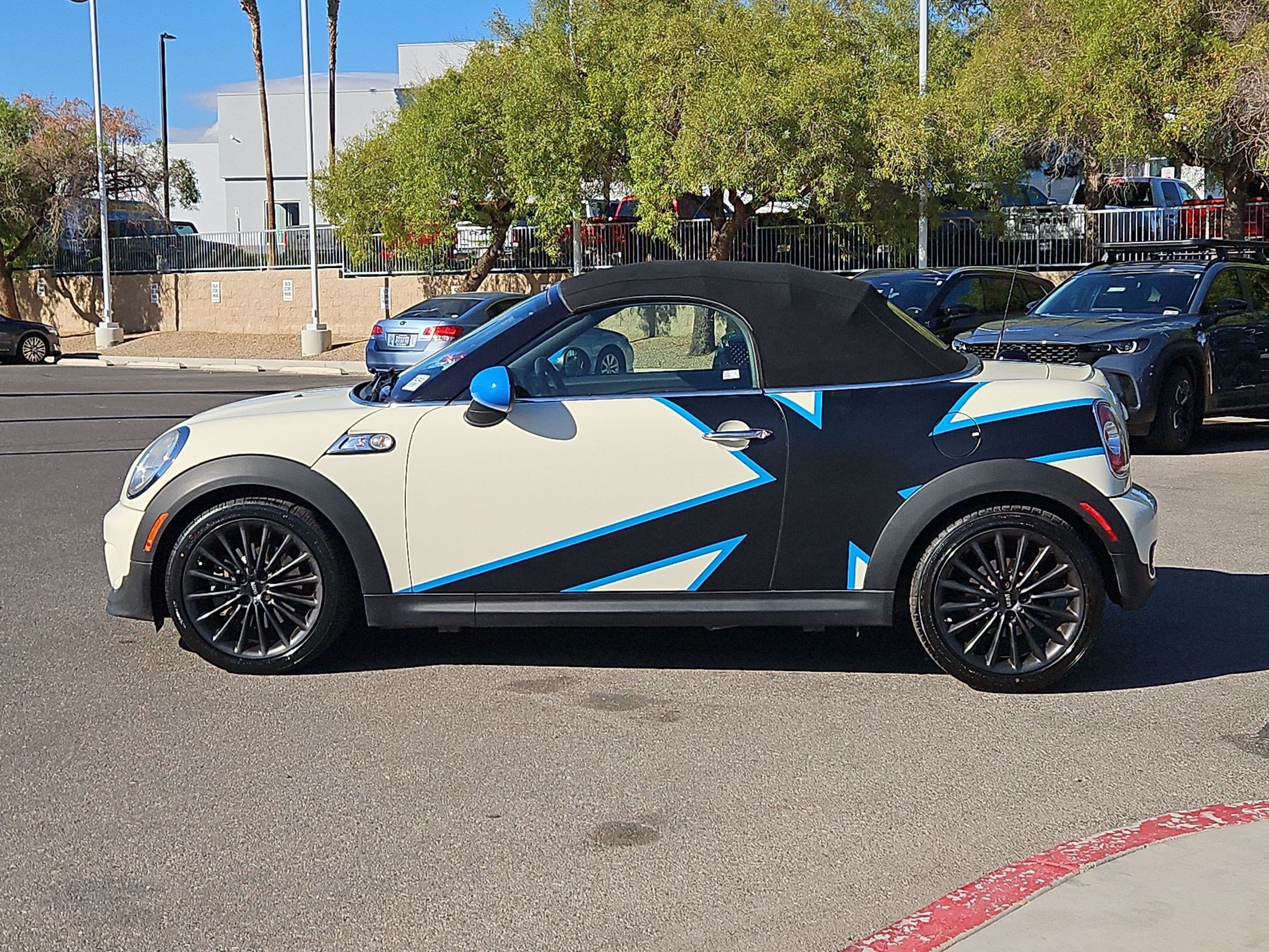 Used 2014 Pepper White MINI S image 2