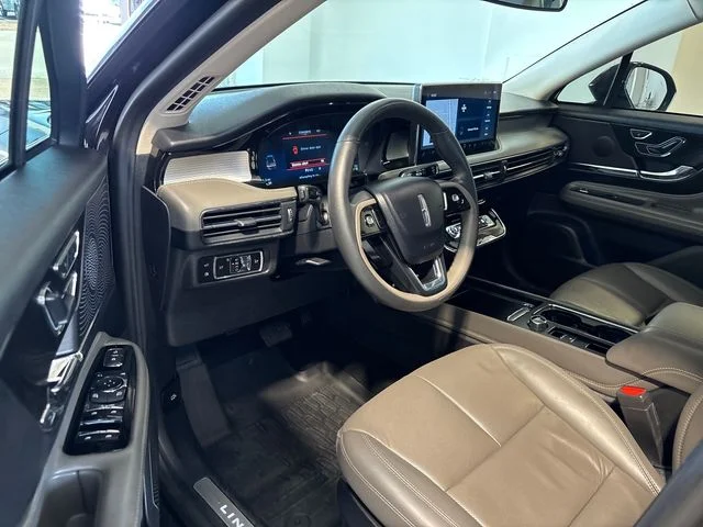 Used 2024 Black Metallic Lincoln Grand Touring image 6