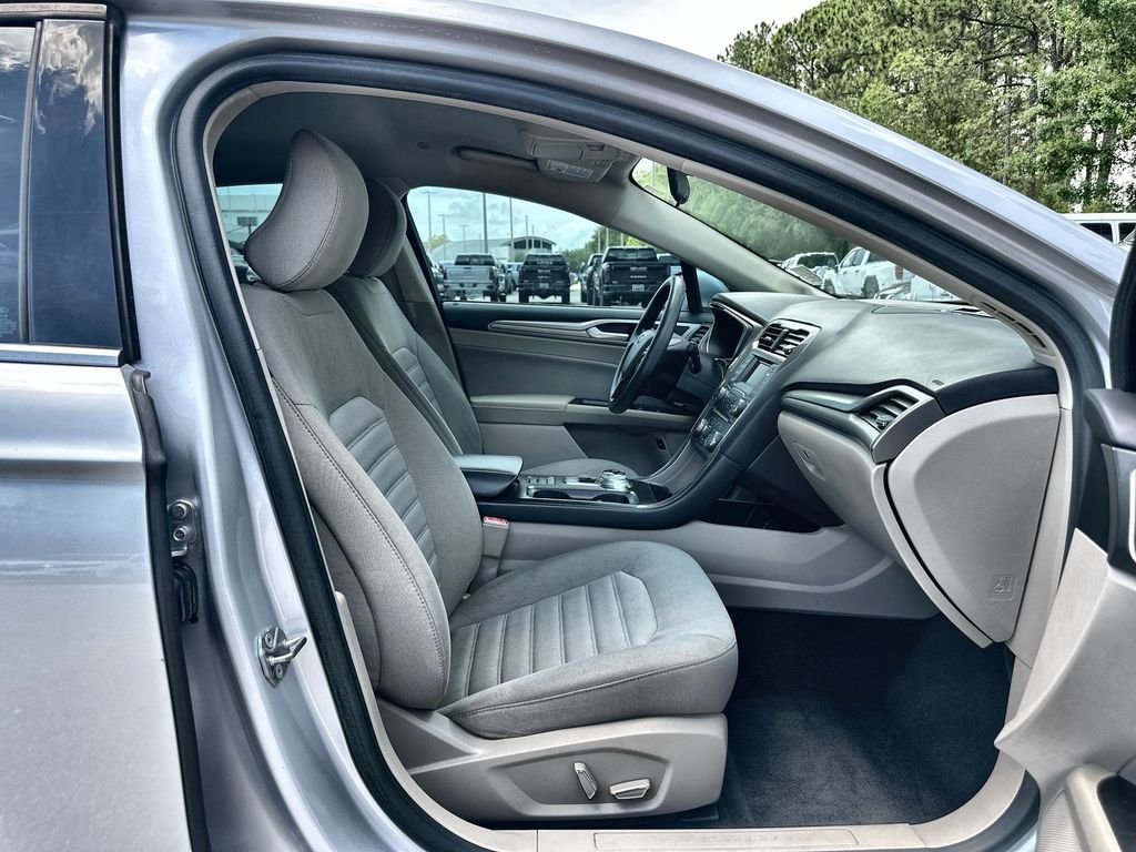 Used 2018 Silver Ford SE image 26