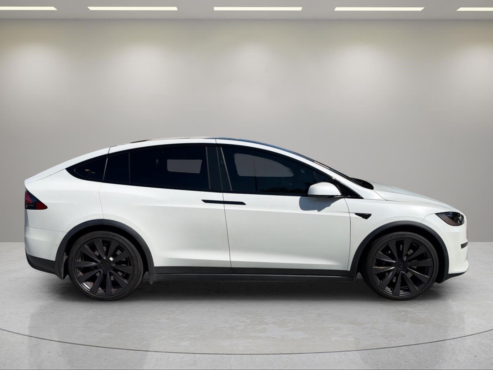 Used 2022 Pearl White Multi-Coat Tesla Plaid image 14