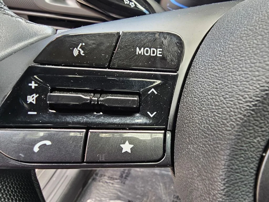 Used 2025 Gray Hyundai SEL Sport image 19