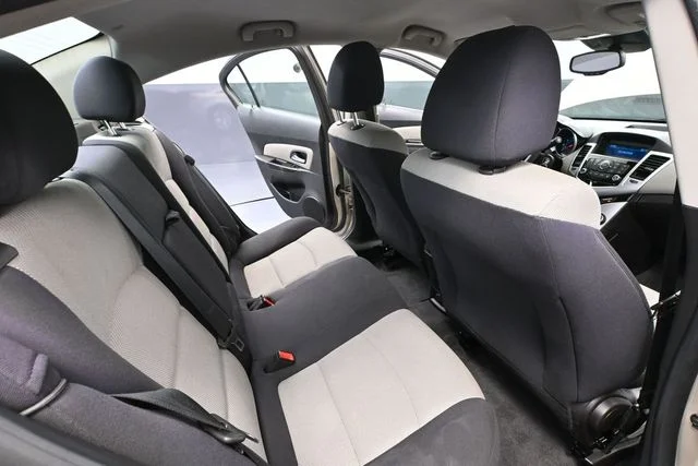 2013 Chevrolet Cruze LS - Photo 37