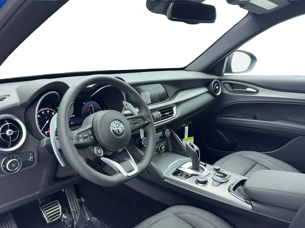 New 2025 Blue Alfa Romeo Base image 14