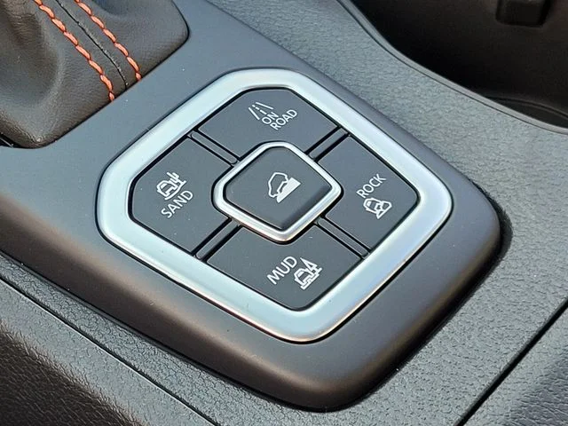 New 2026 Citrus Strike Nissan Crew Cab PRO-4X® image 19