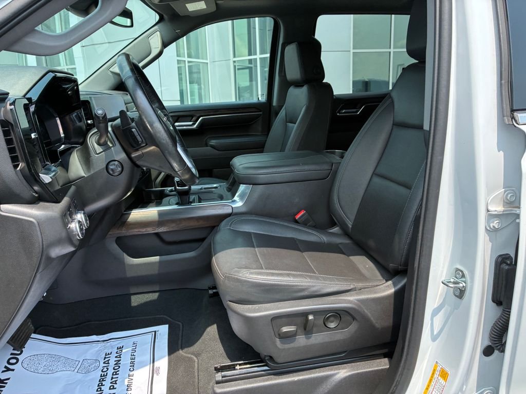 Used 2023 White GMC SLT image 7