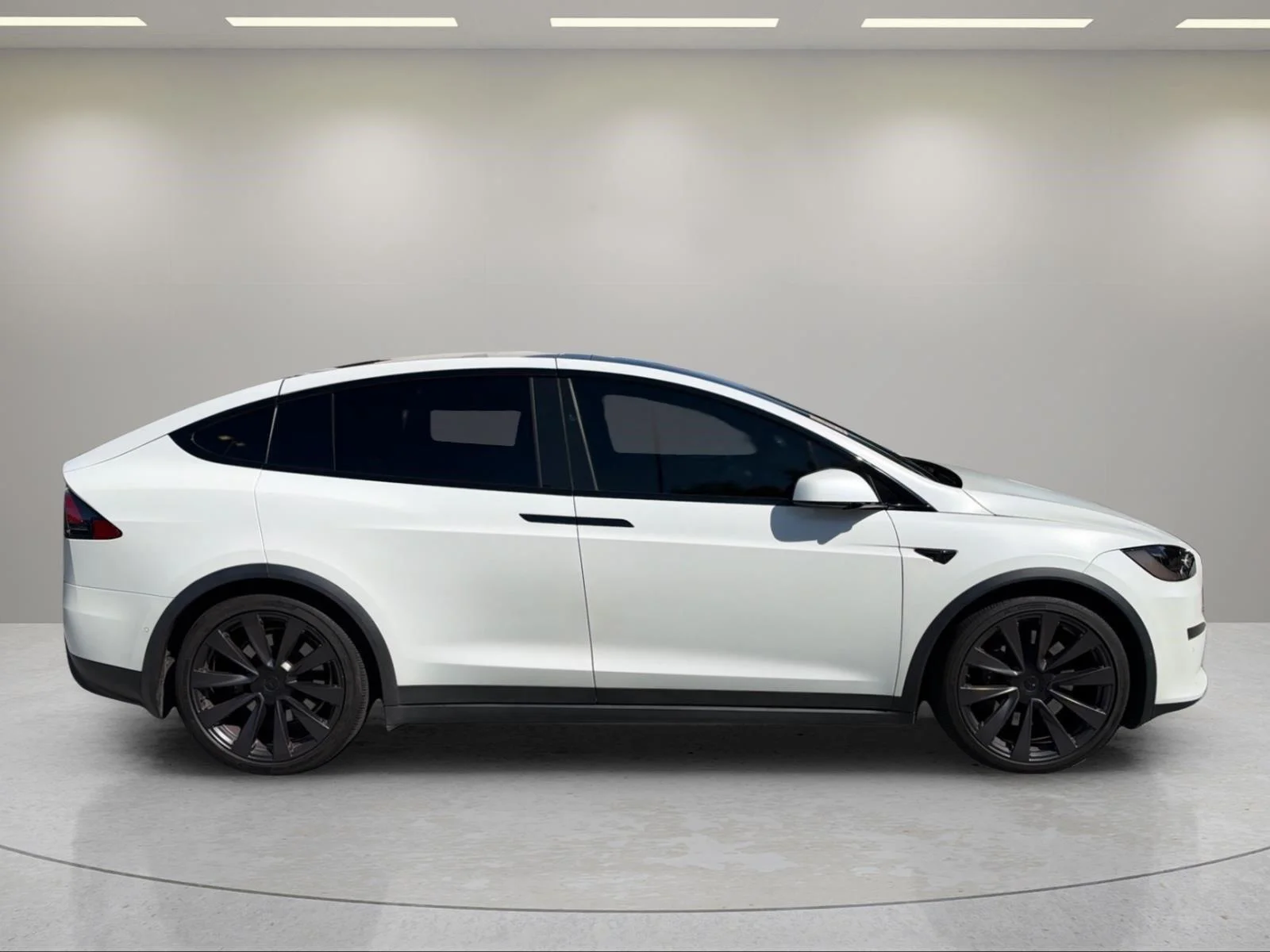 Used 2022 Pearl White Multi-Coat Tesla Plaid image 14
