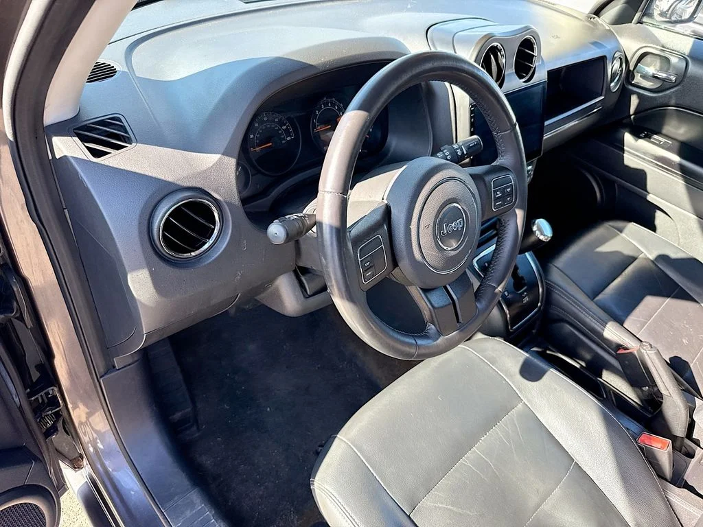 Used 2016 Gray Jeep Latitude image 10