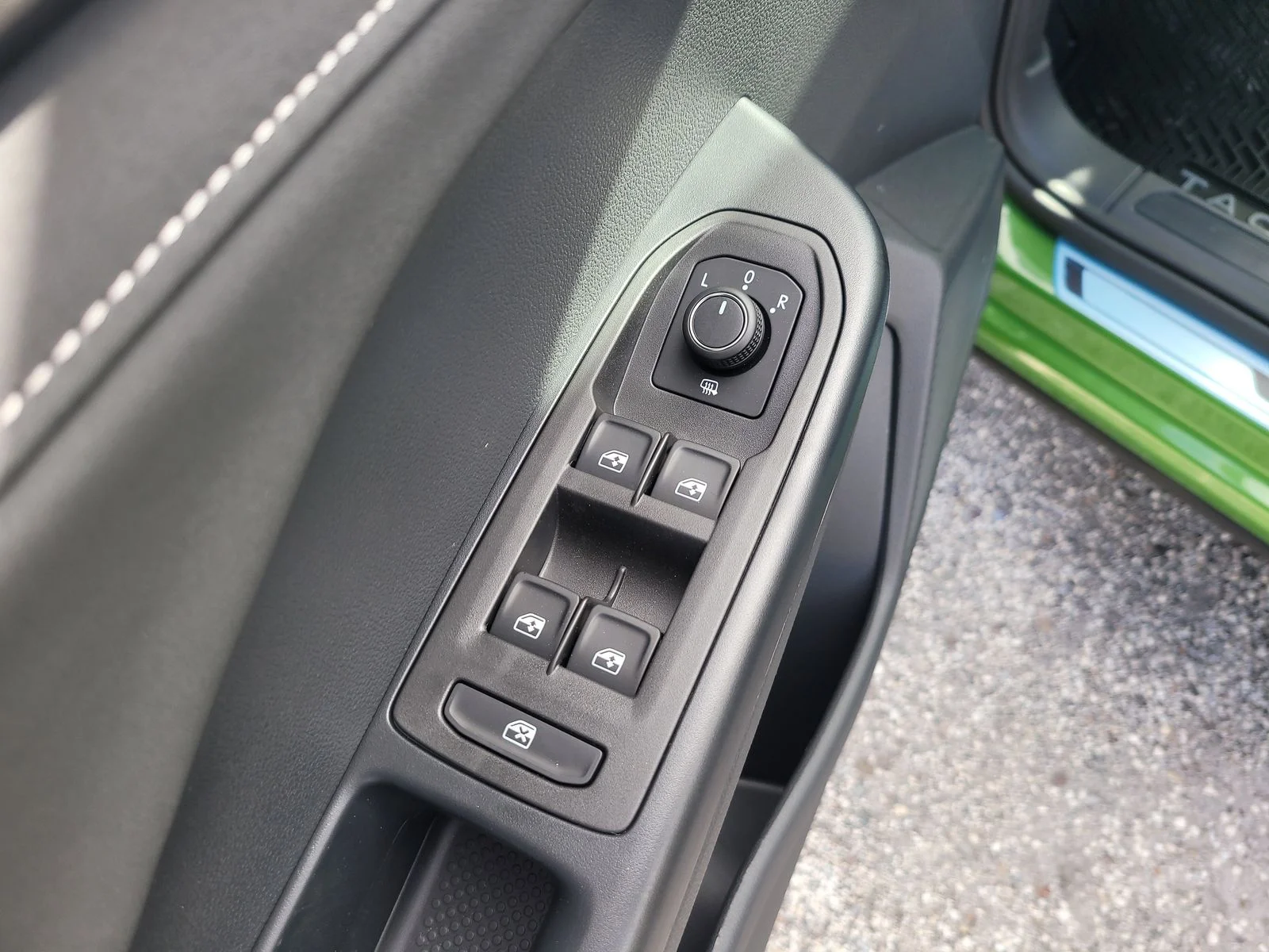 New 2026 Bright Moss Green W/Deep Black Roof Volkswagen 1.5T SE Black image 17