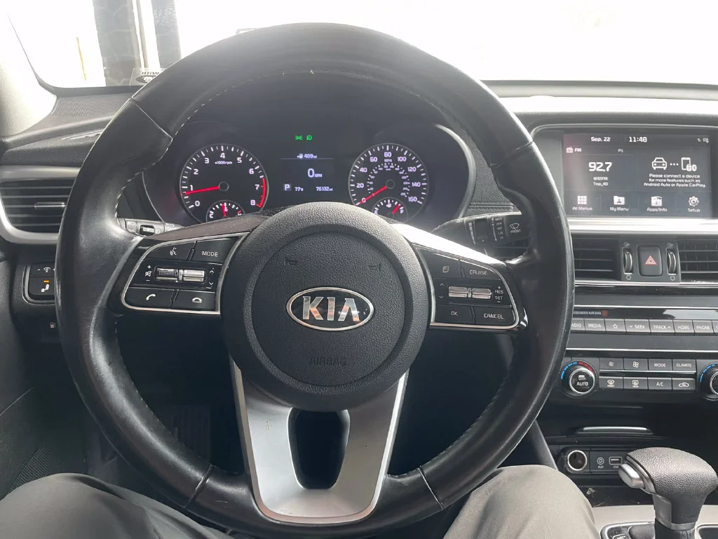 Used 2019 Red Kia S image 15