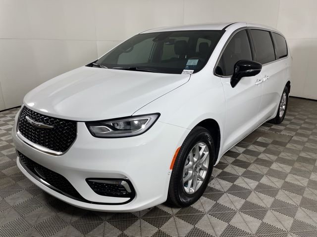 New 2025 Bright White Clear-Coat Exterior Paint Chrysler Select image 4
