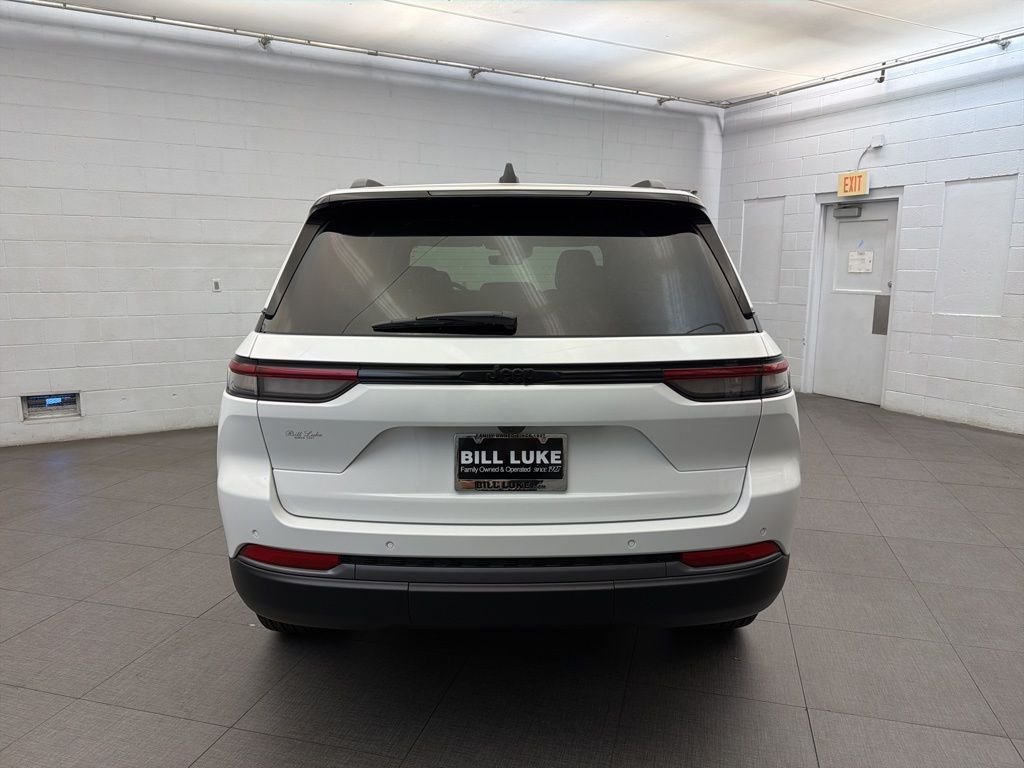 New 2026 Bright White Clearcoat Jeep Altitude image 4