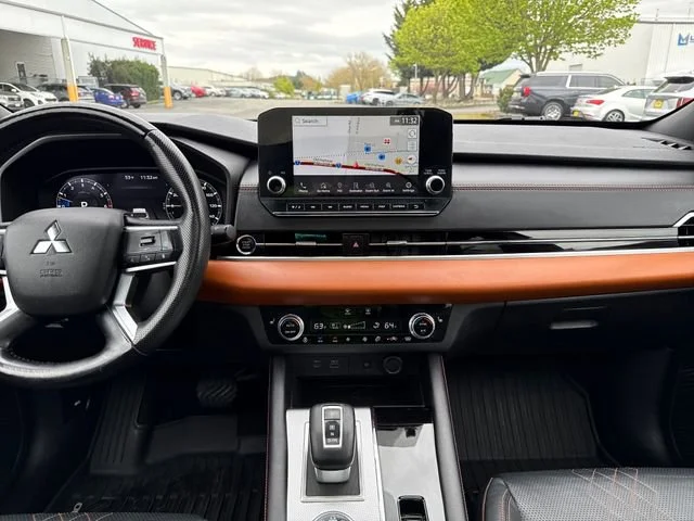 Used 2022  Mitsubishi SEL image 24