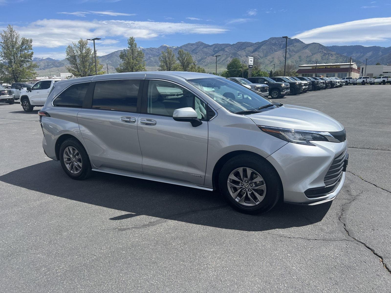 2021 Toyota Sienna LE - Photo 7