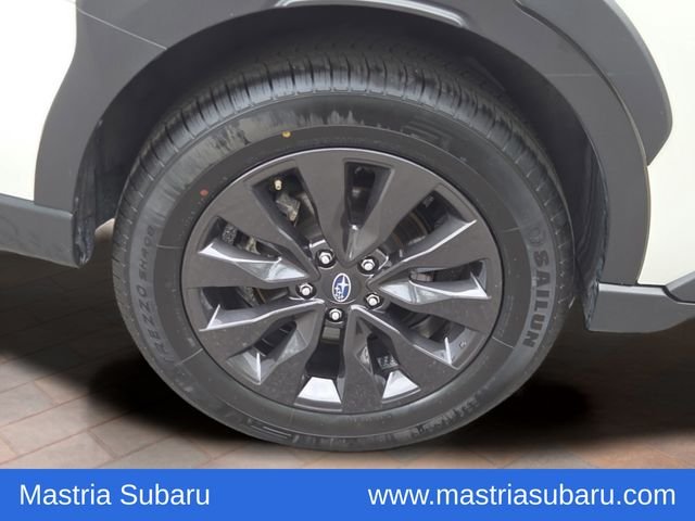 Used 2025 Crystal White Pearl Subaru Onyx Edition image 12