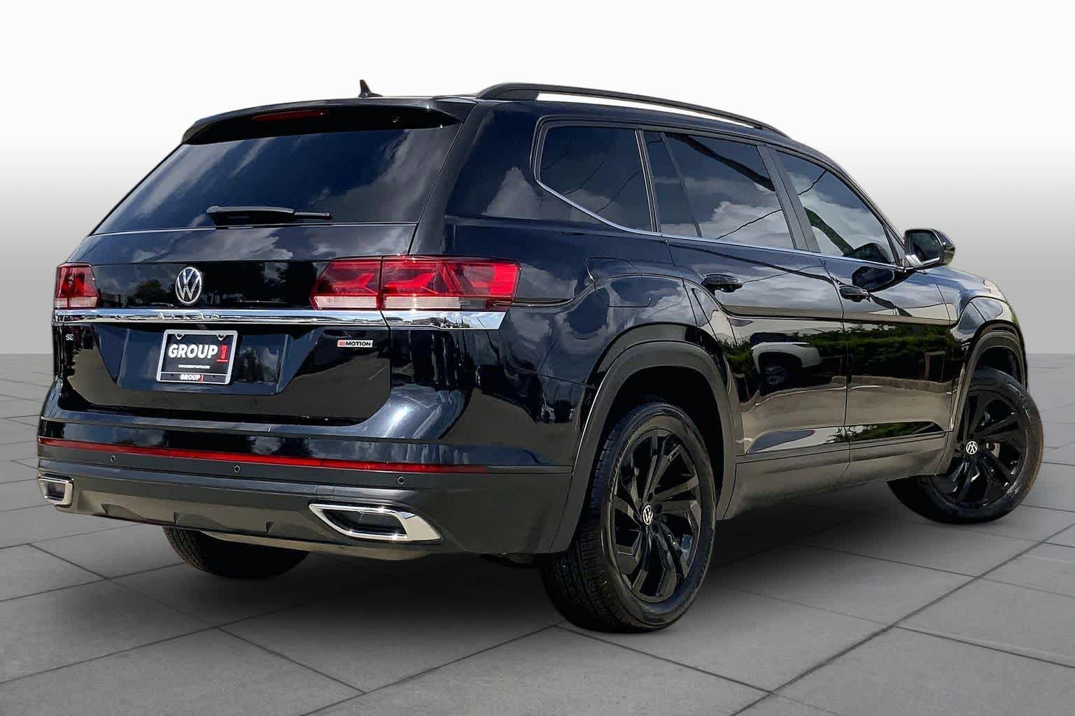 Used 2022 Deep Black Pearl Volkswagen 2.0T SE w/Technology image 13