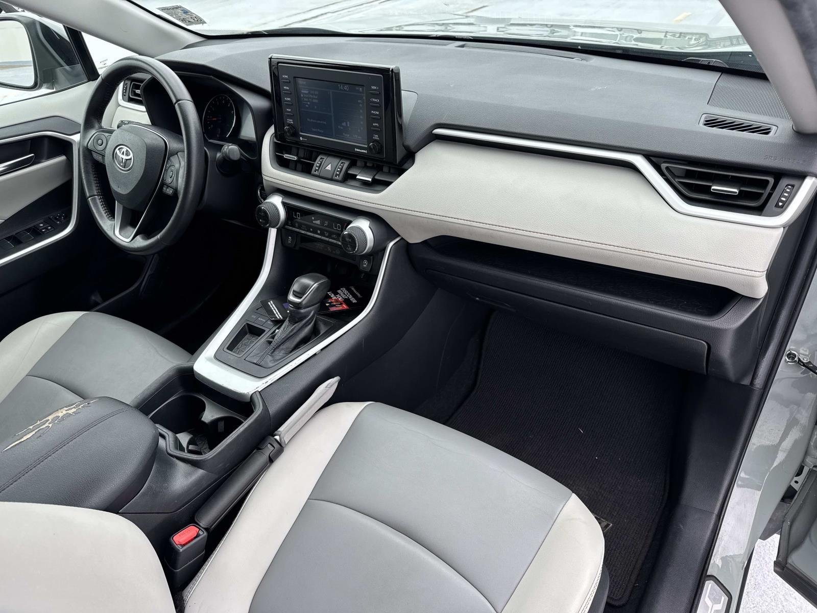 Used 2021 Lunar Rock Toyota XLE Premium image 13