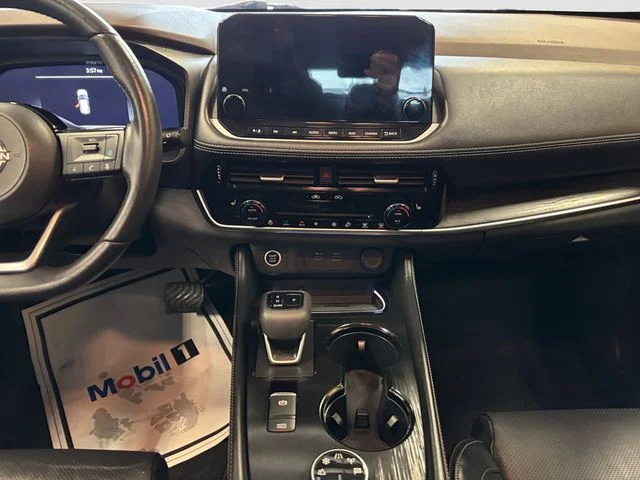 Certified Used 2023 Gold Nissan Platinum image 11