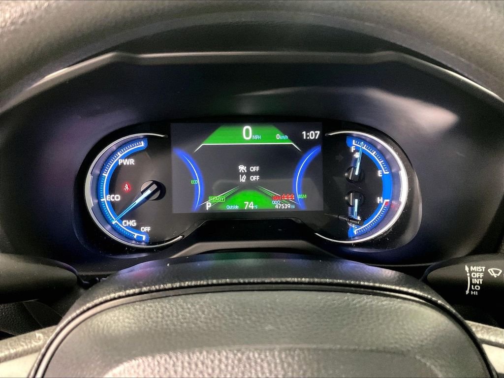 Used 2025 Silver Toyota XLE image 25