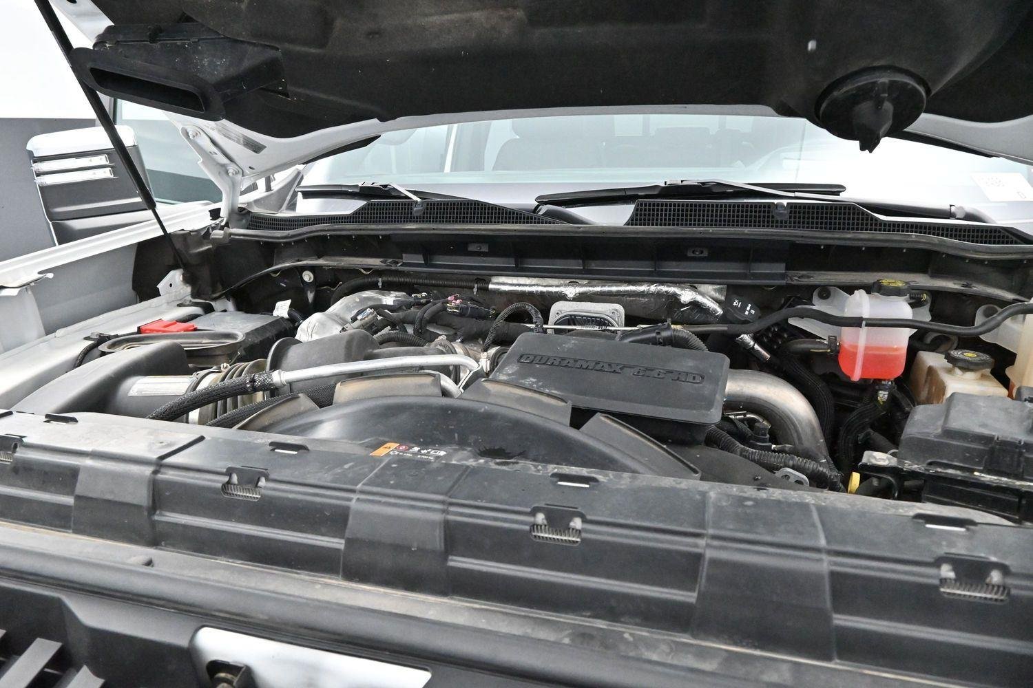 Used 2024 Summit White Chevrolet High Country image 32