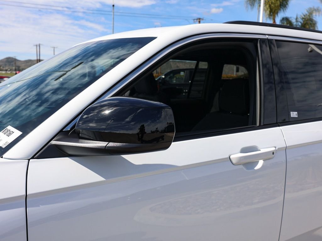 New 2026 Bright White Clear-Coat Exterior Paint Jeep Laredo X image 11