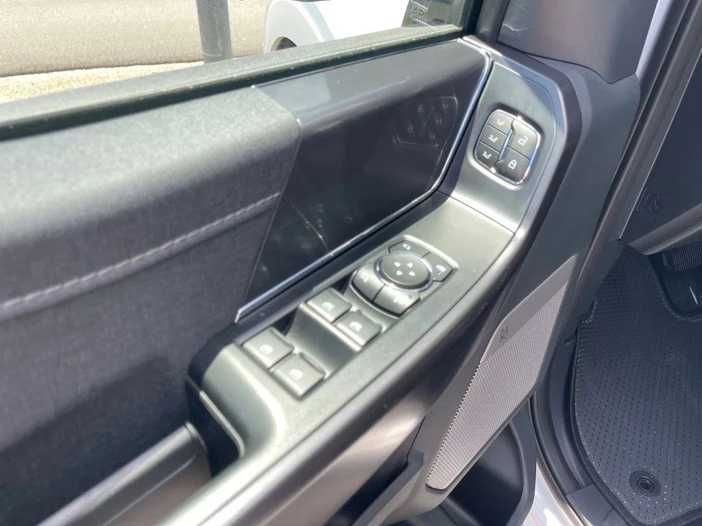 New 2026 Oxford White Ford Lariat® image 5
