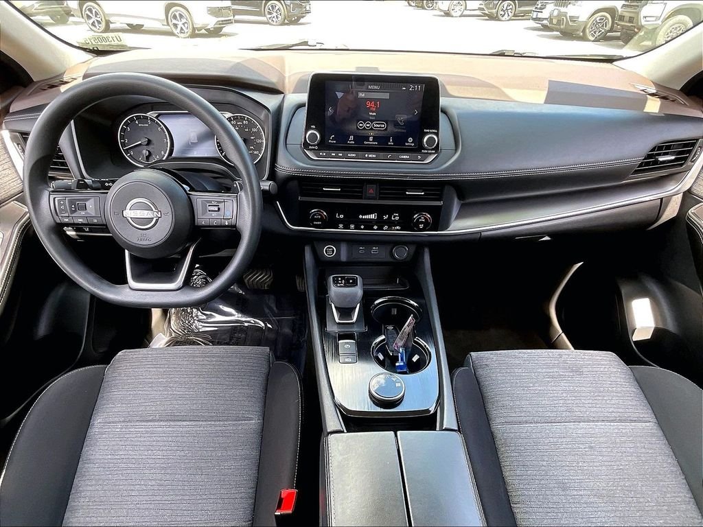 Used 2023 Pearl White Tricoat/Super Black Nissan SV image 20
