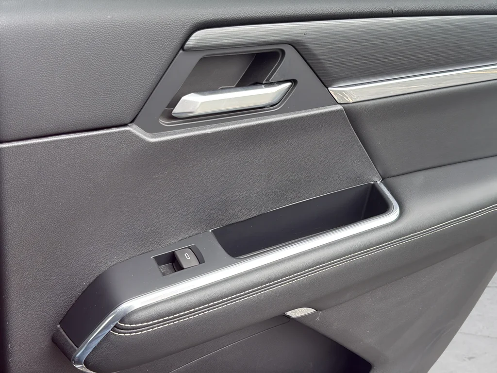 Used 2024 Silver GMC Elevation image 43