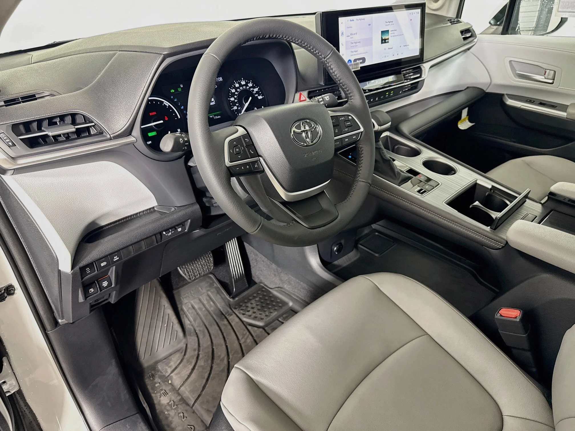 New 2026 Wind Chill Pearl Toyota XLE image 9