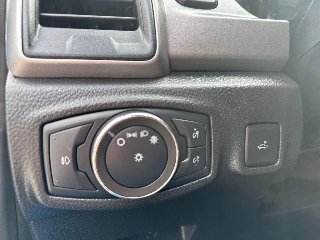 Used 2021 Velocity Blue Metallic Ford XL 4WD SuperCab 6 Box image 14