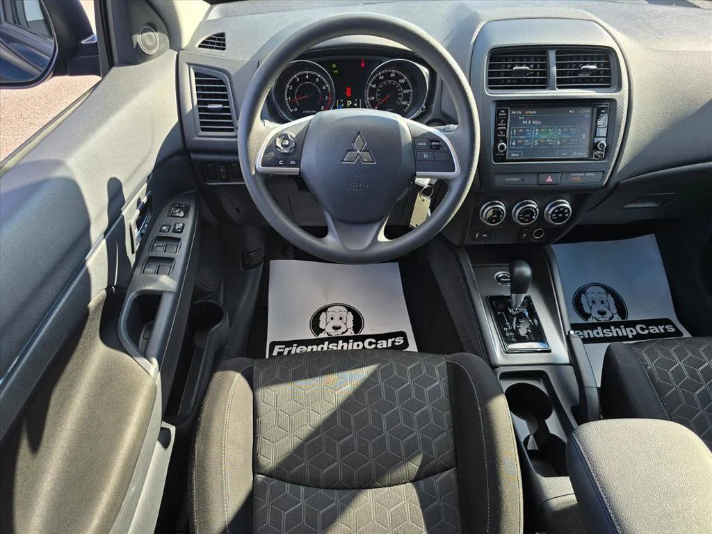 Used 2025 Black Mitsubishi 2.0 SE image 3
