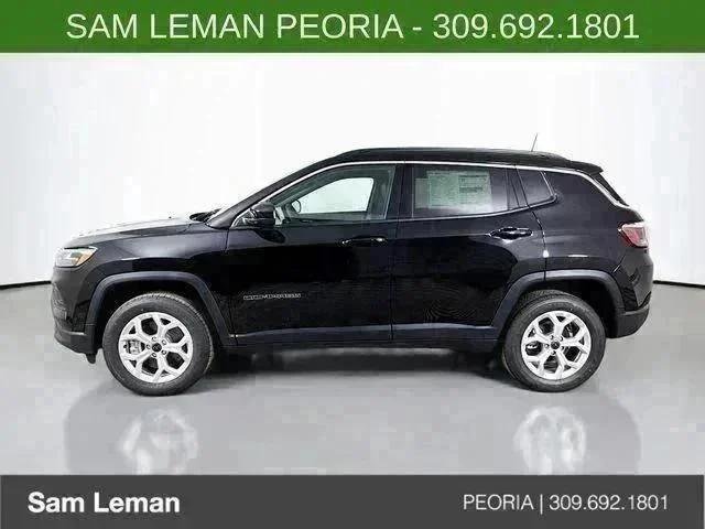 New 2026 Diamond Black Crystal Pearlcoat Jeep Latitude image 4