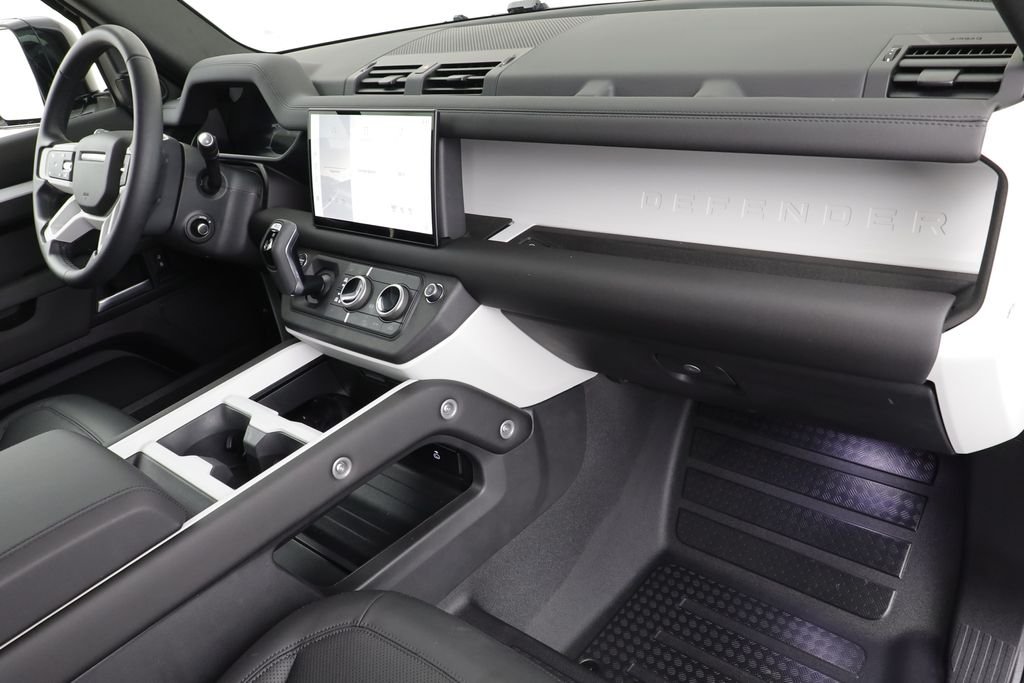 Used 2025 White Land Rover S image 20