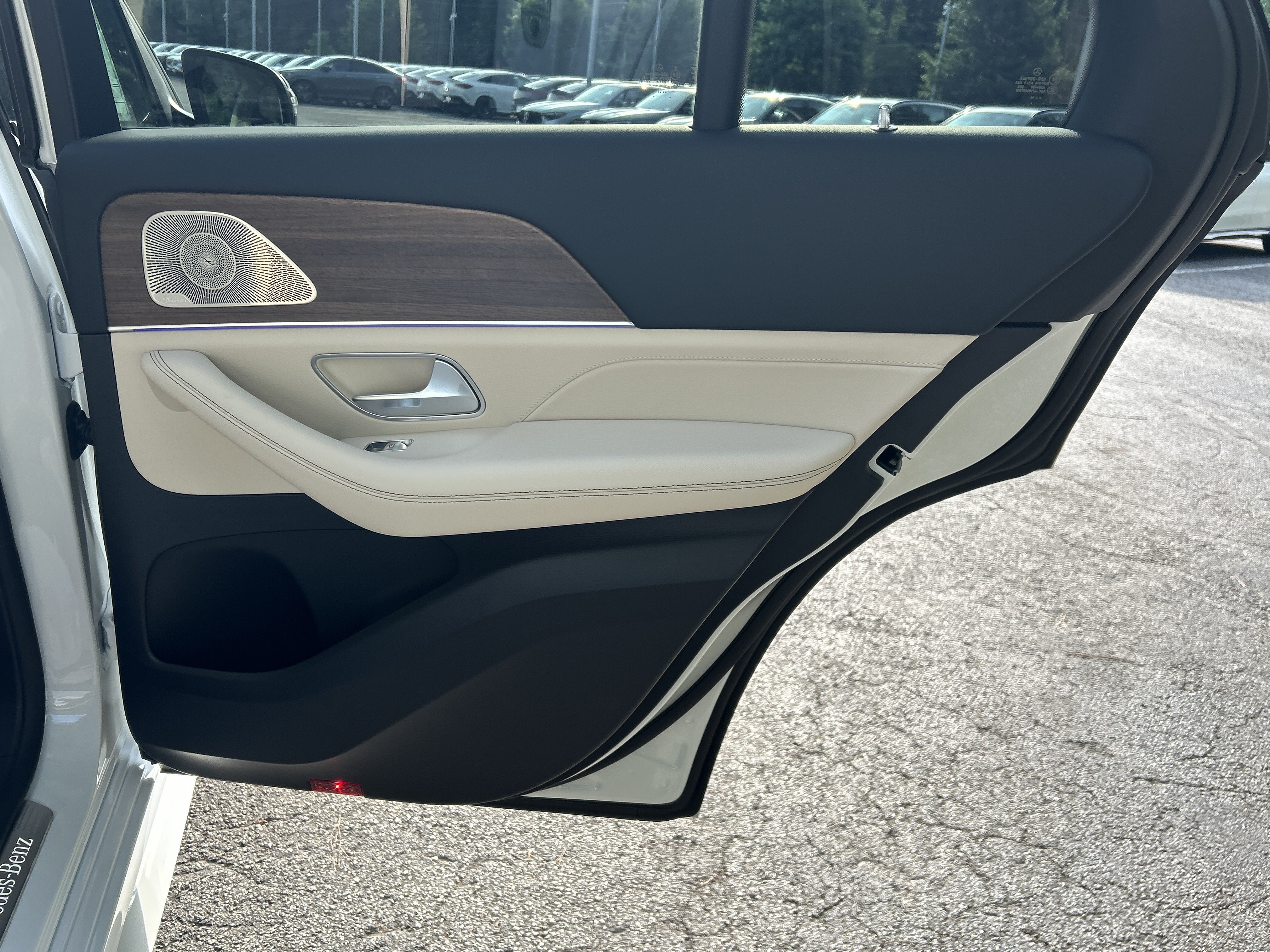 New 2026 MANUFAKTUR Moonlight White Metallic Mercedes-Benz GLE 350 4MATIC® SUV image 38