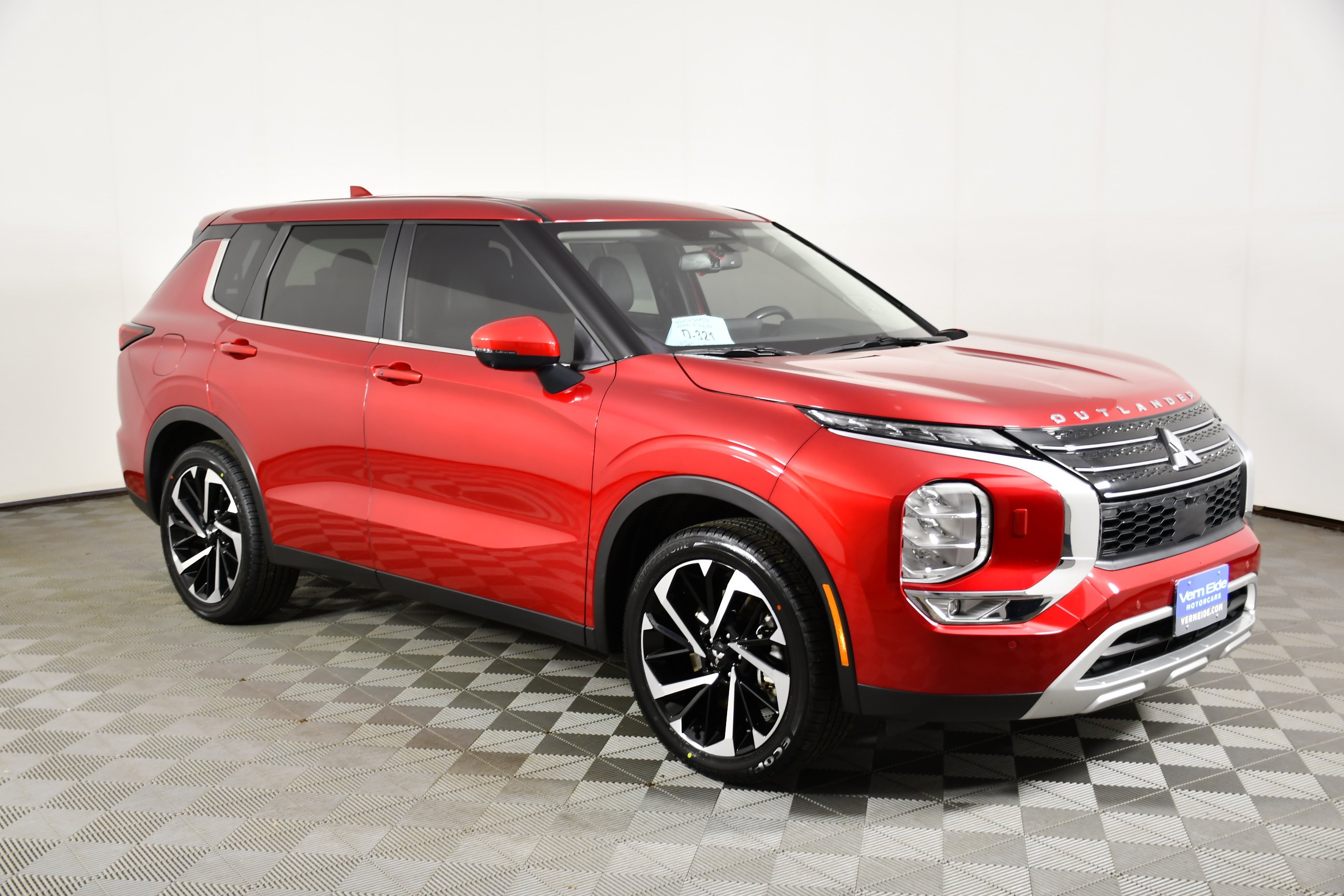 Used 2024 Red Diamond Mitsubishi SE image 4