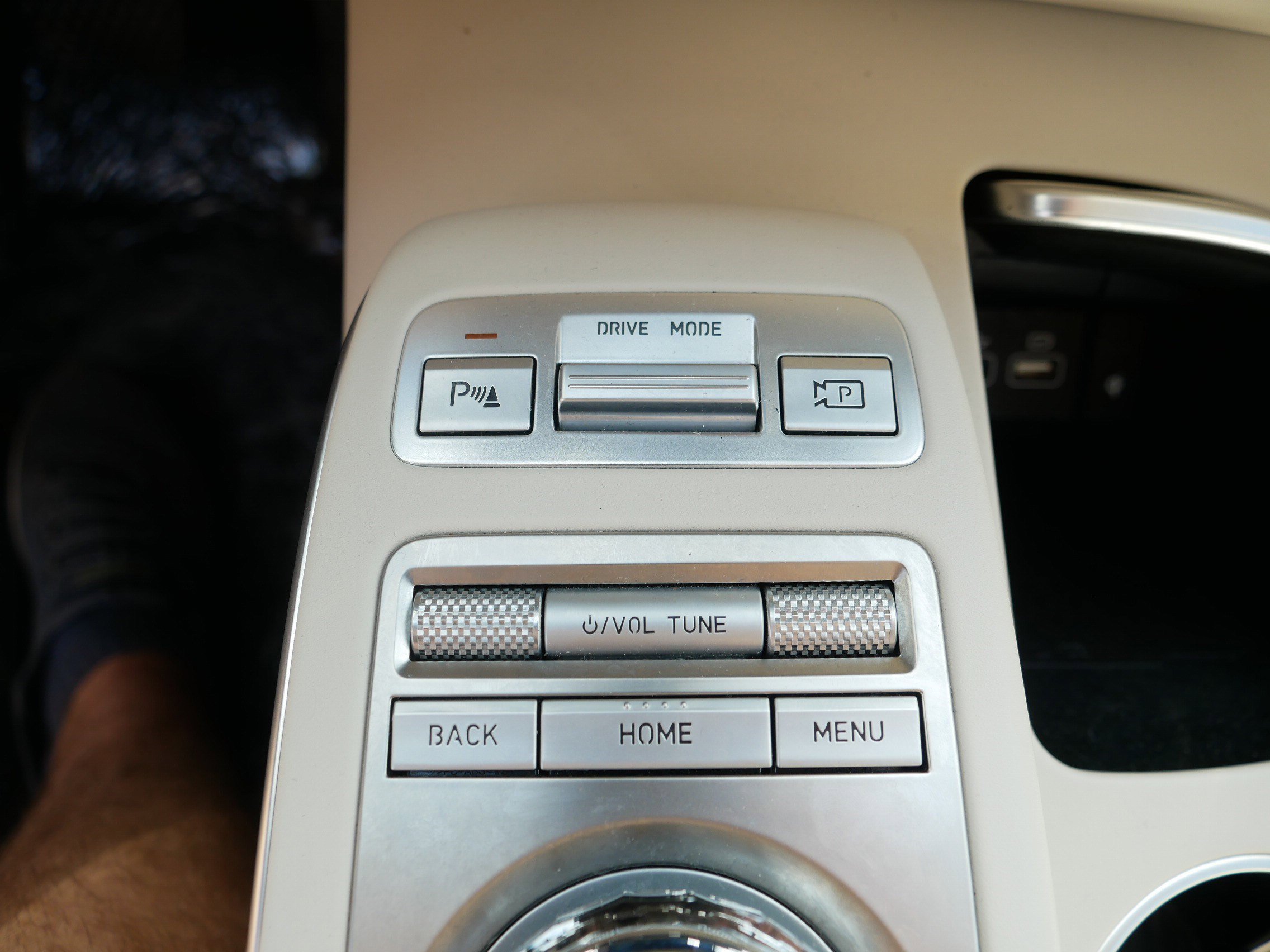 2022 GENESIS GV70 Standard - Photo 31