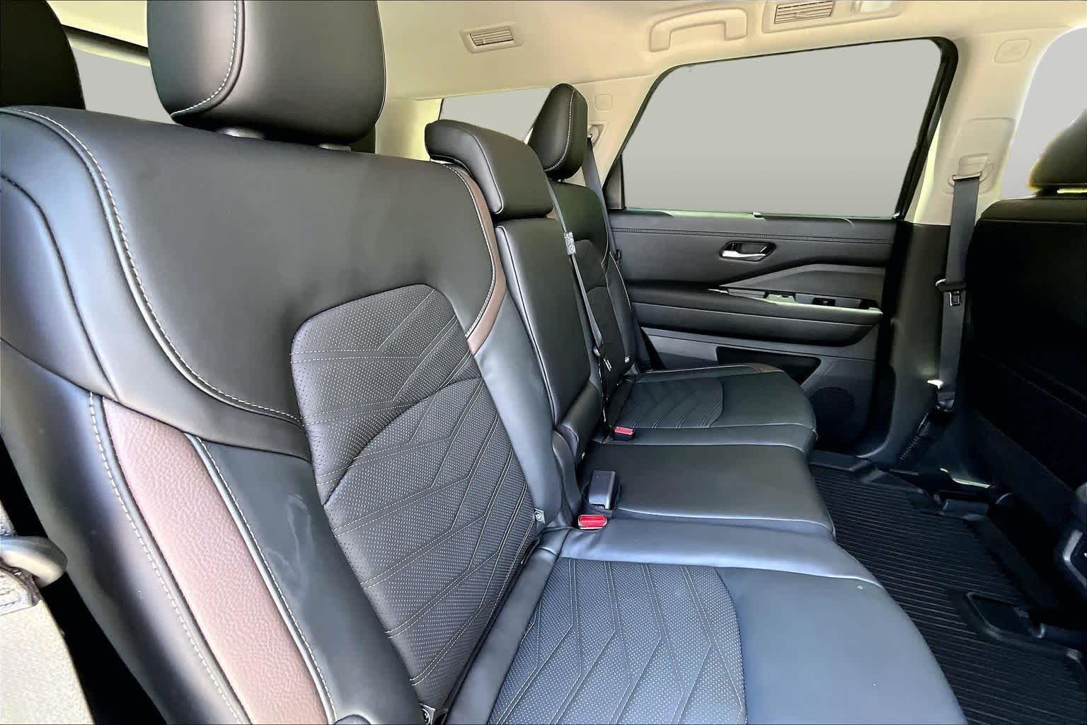 Used 2025 Everest White Pearl Tricoat Nissan Platinum image 20