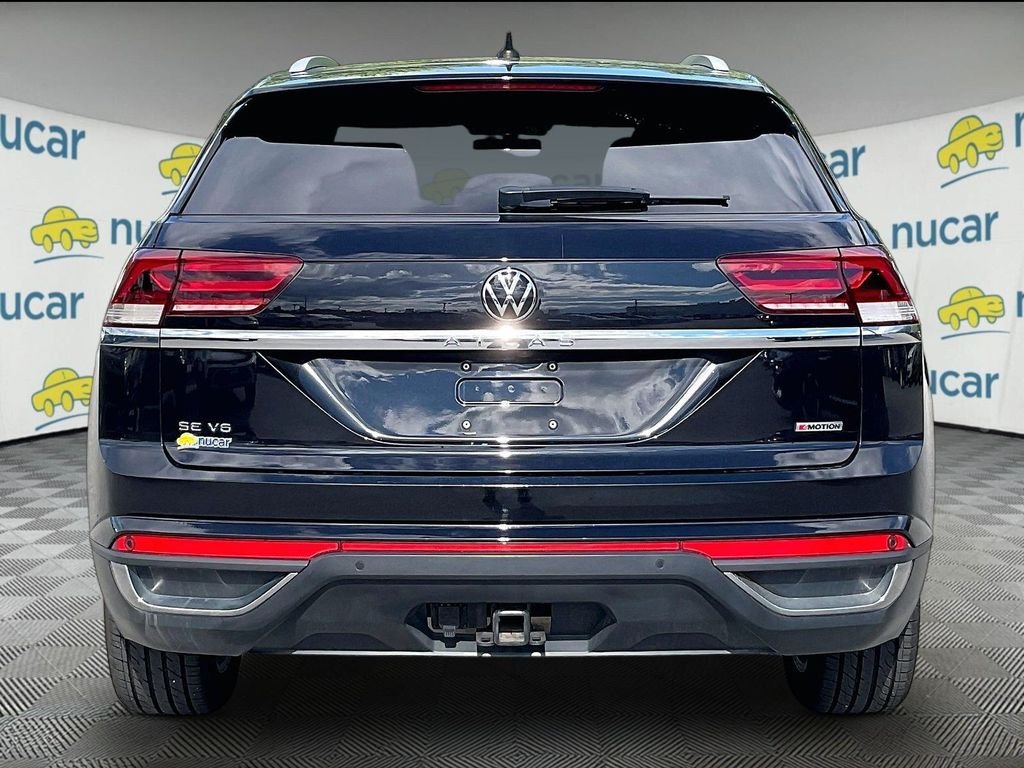 Used 2022 Deep Black Pearl Volkswagen 3.6L V6 SE w/Technology image 5