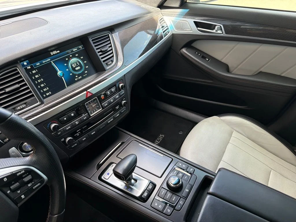 Used 2018 White Genesis 3.3T Sport image 16