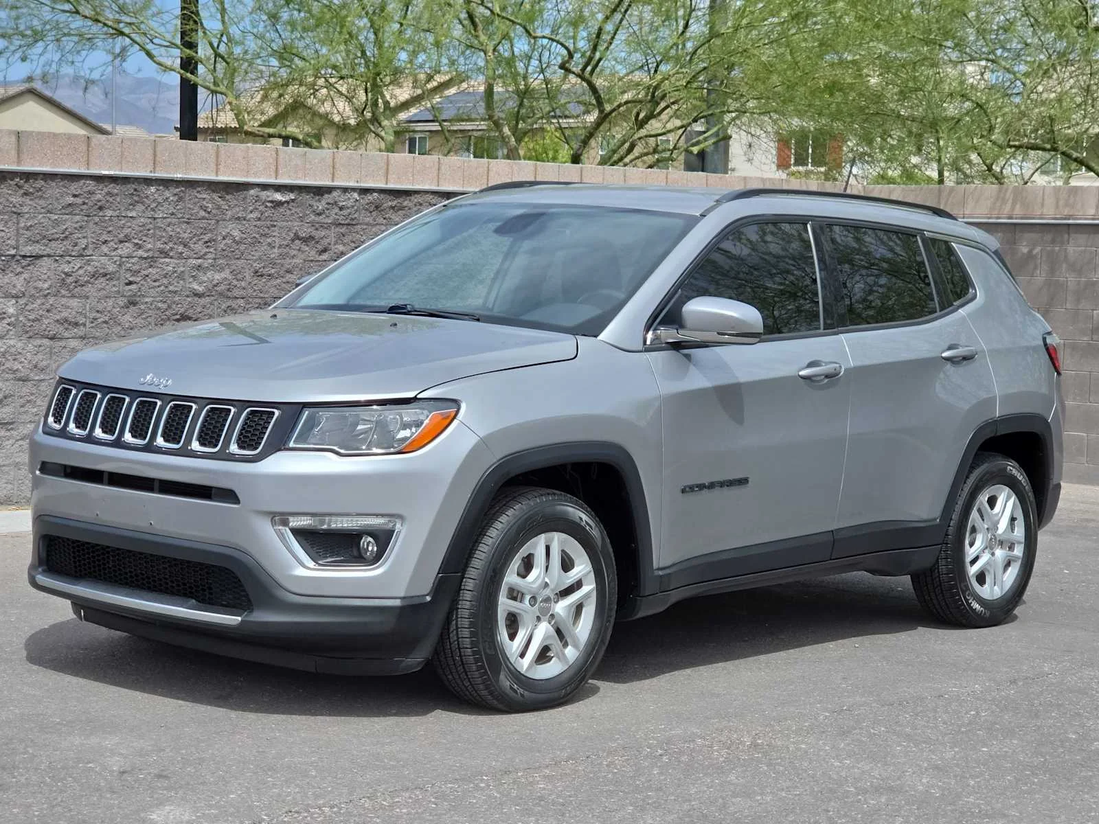Used 2019 Billet Silver Metallic Clearcoat Jeep Limited image 4