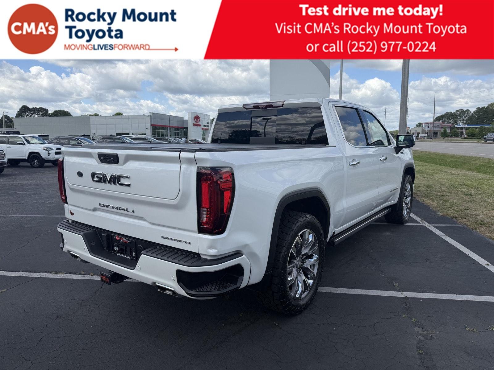 Used 2023 White Frost Tricoat GMC Denali image 7