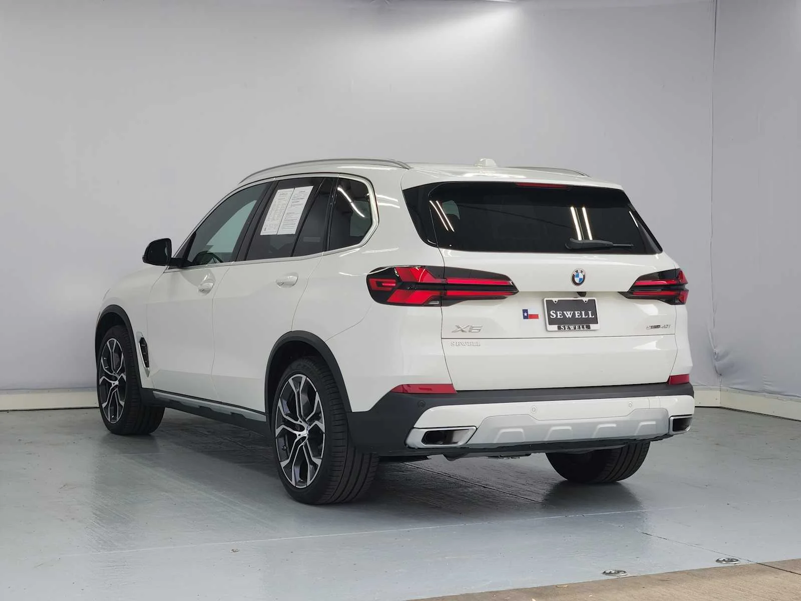 Certified Used 2026 Alpine White BMW sDrive40i image 3