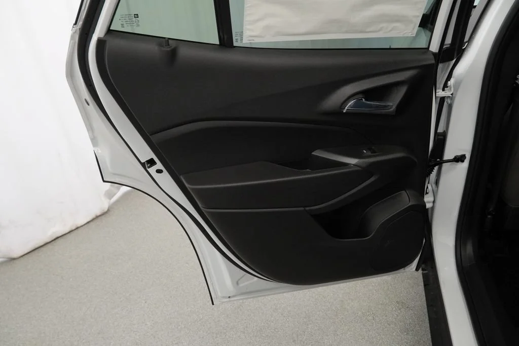 New 2026 Summit White Chevrolet ACTIV image 23
