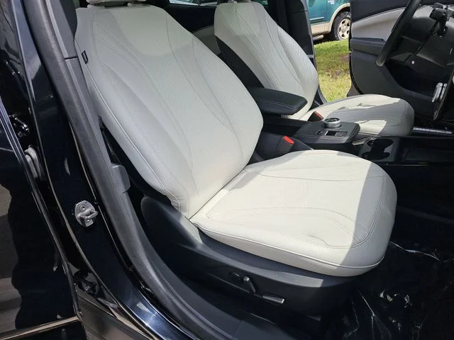 Used 2023 Black Ford Premium image 10
