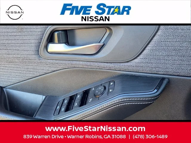 Used 2021 Red Nissan SV image 29
