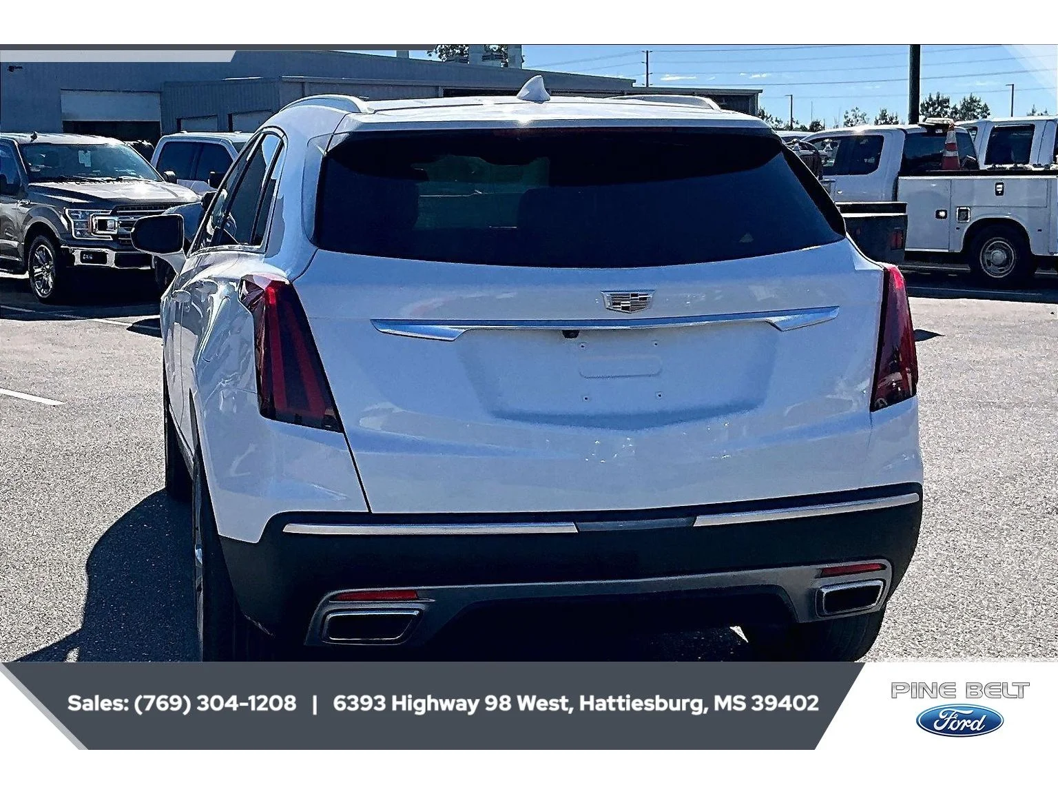 Used 2025 Crystal White Tricoat Cadillac FWD Premium Luxury image 4