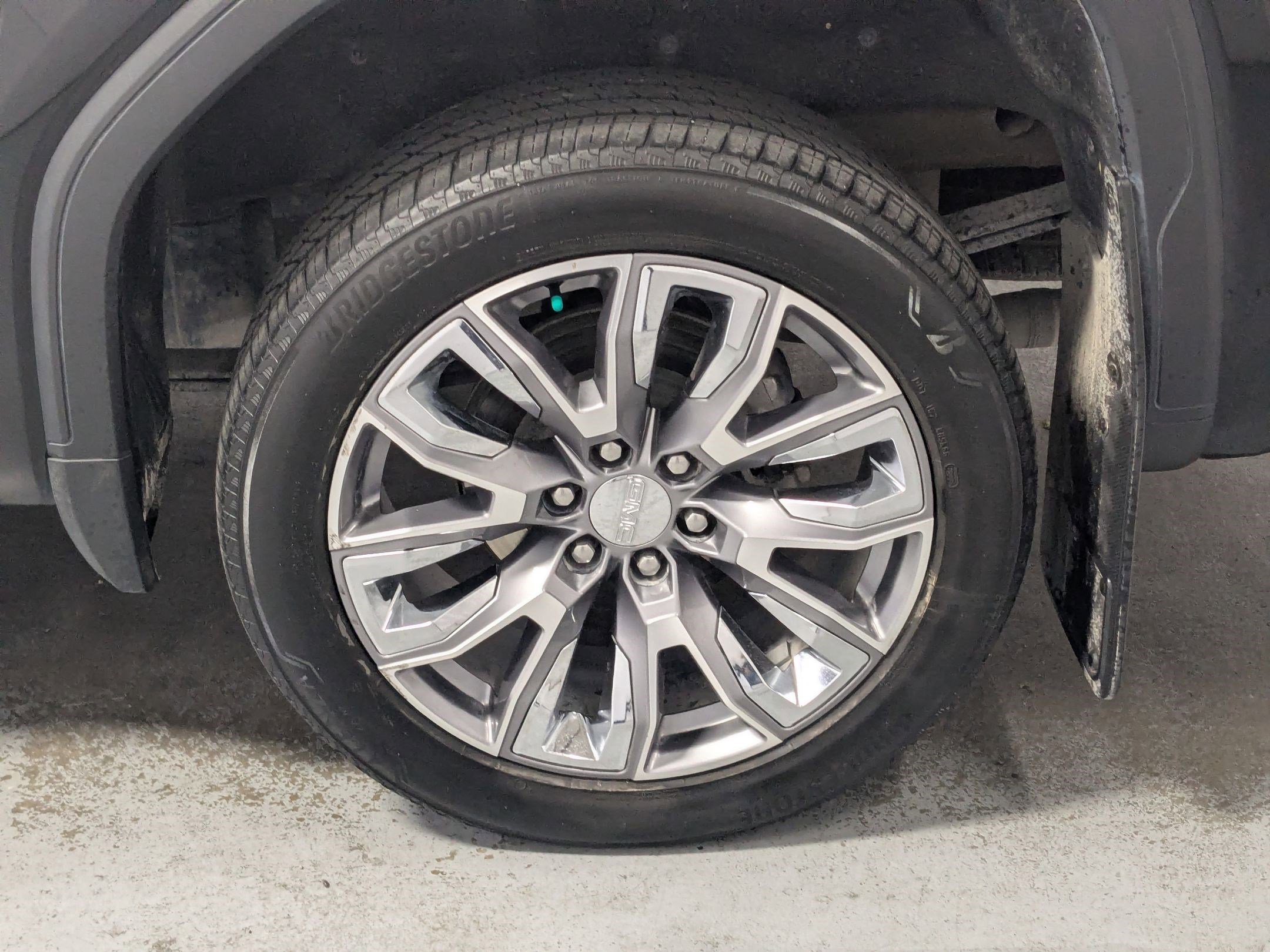 Used 2024 White GMC Denali image 23