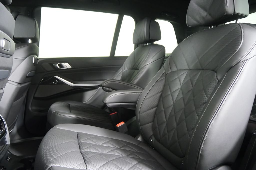 New 2027 Black Sapphire Metallic BMW xDrive40i image 17