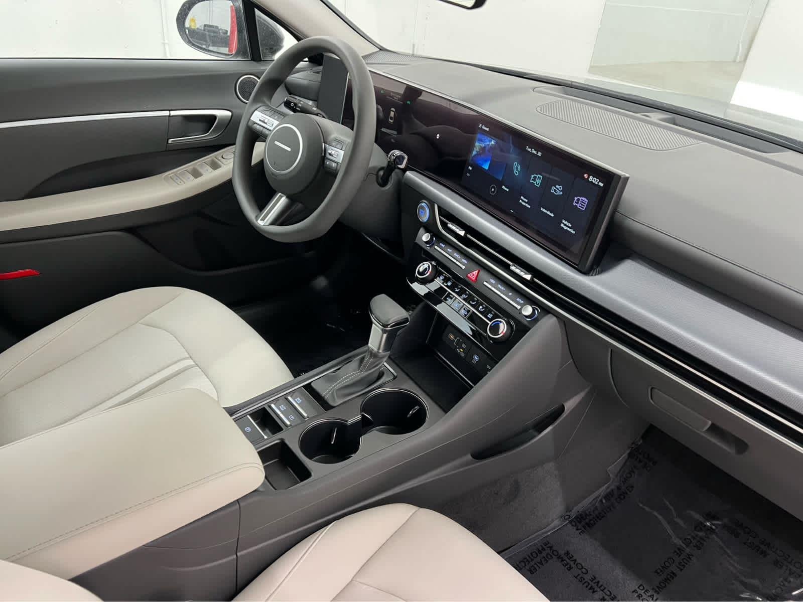 Used 2025 Portofino Gray Hyundai SE image 24