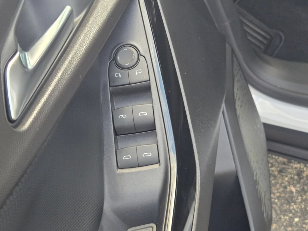 2027 Chevrolet Equinox LT - Photo 18